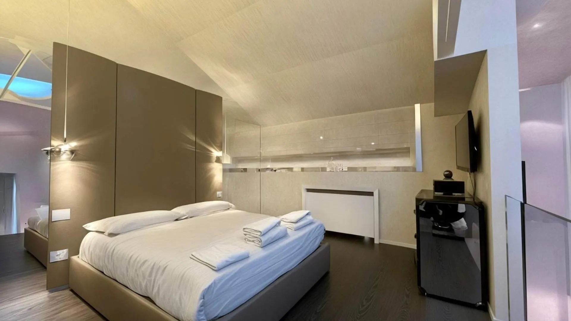 Homeby, Casa Cornalia Milan